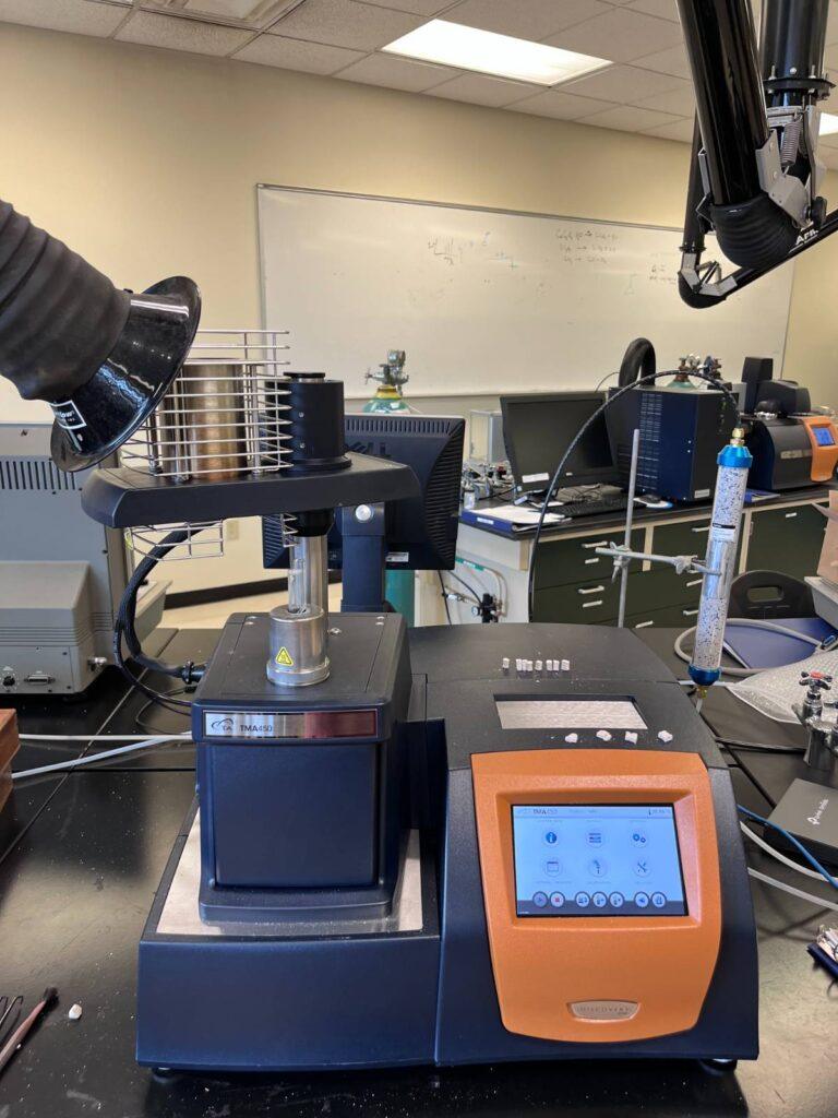 Thermo-mechanical analysis instrument used for dimensional change measurements
