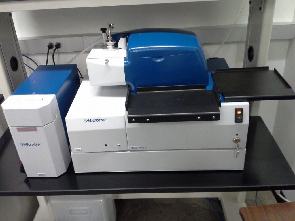 Laser diffraction particle size analyzer used for particle distribution measurement