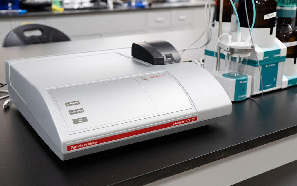 DLS system setup with sample cell and laser detector configuration